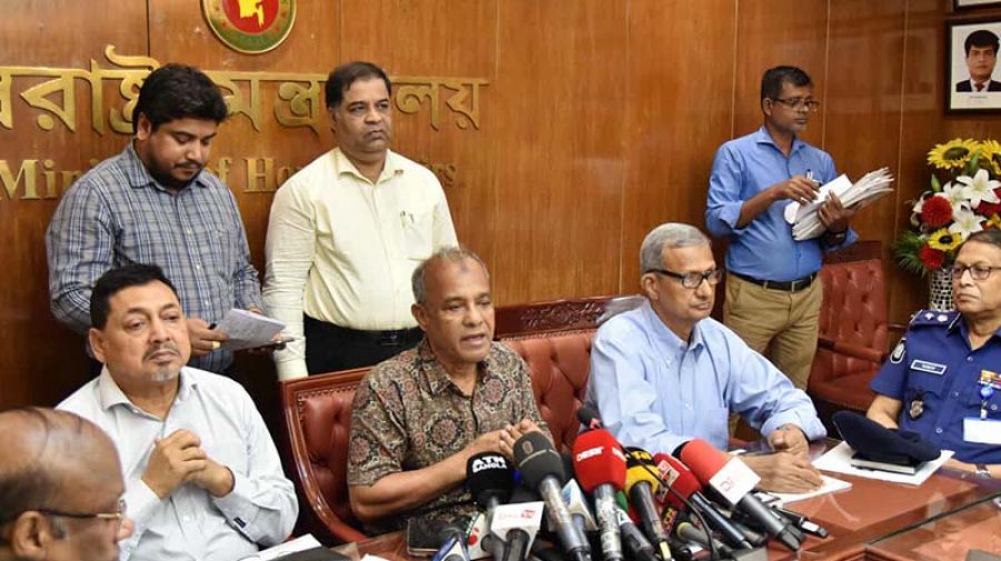 ৩৩ হাজার মণ্ডপে শান্তিপূর্ণভাবে পূজা উদযাপিত হবে: স্বরাষ্ট্র উপদেষ্টা